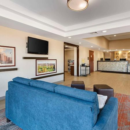 Comfort Inn Airport Манчестър Екстериор снимка