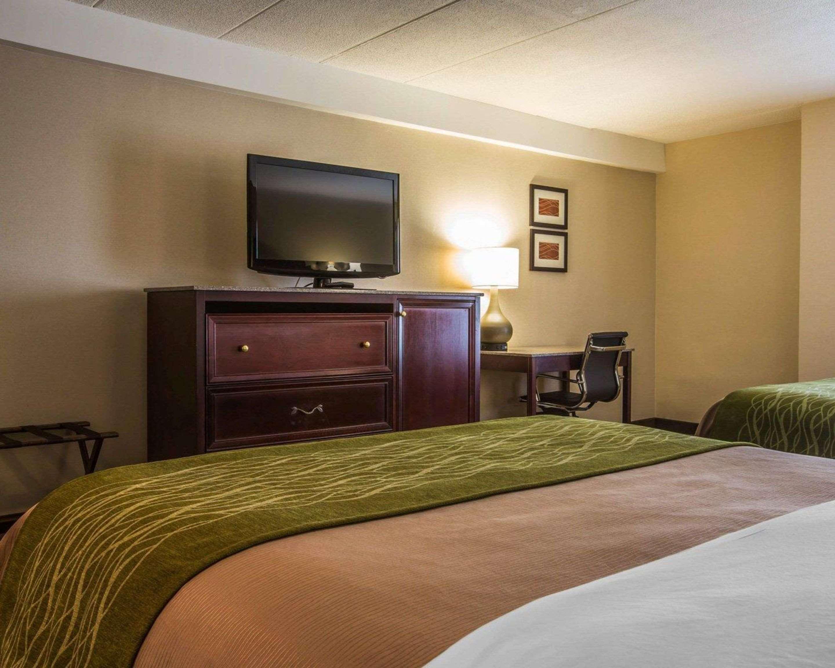 Comfort Inn Airport Манчестър Екстериор снимка