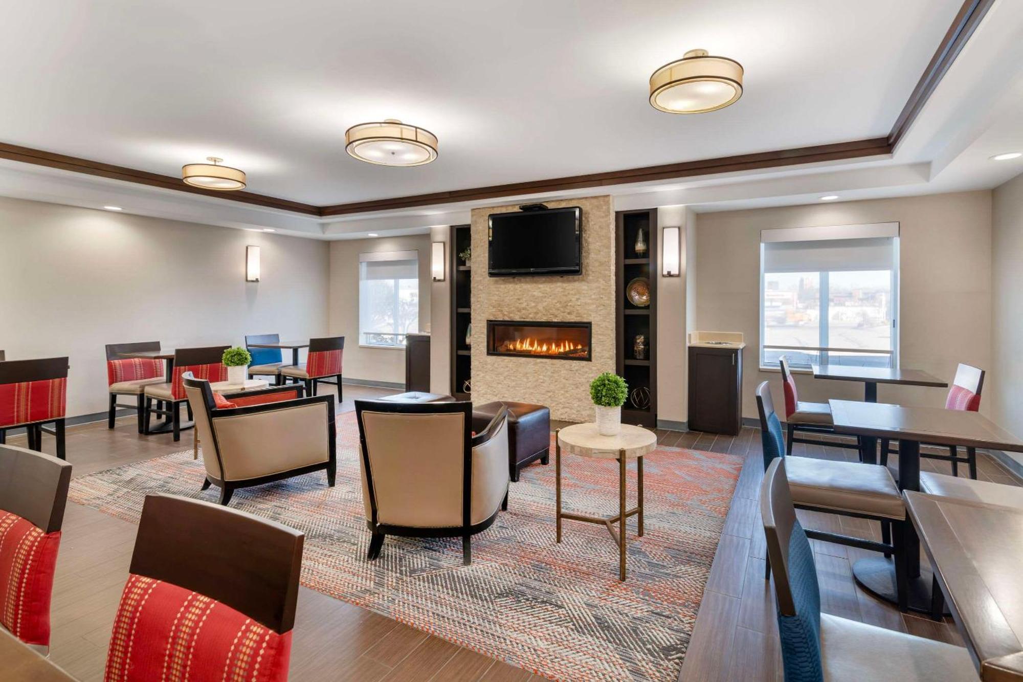 Comfort Inn Airport Манчестър Екстериор снимка