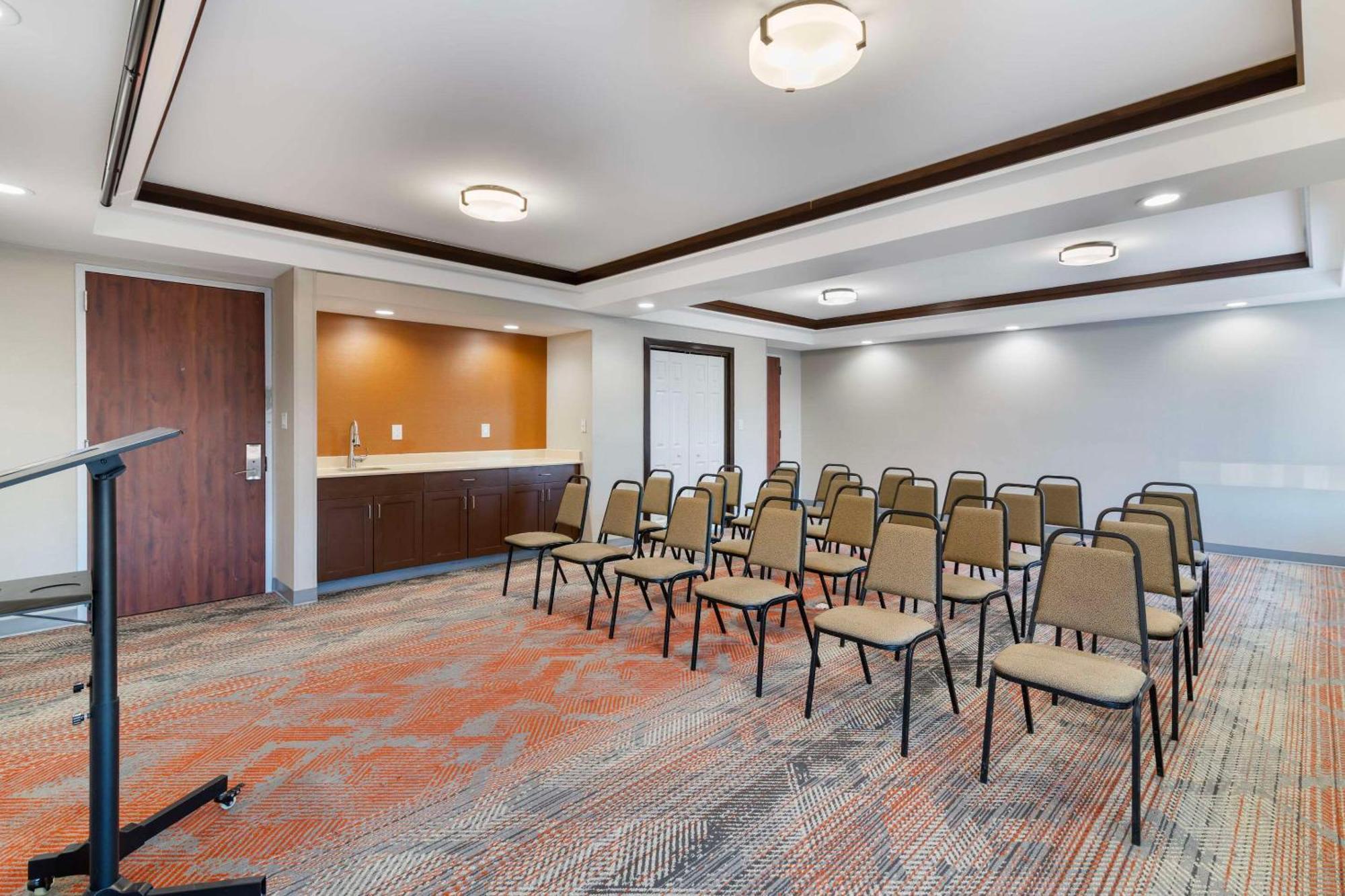 Comfort Inn Airport Манчестър Екстериор снимка
