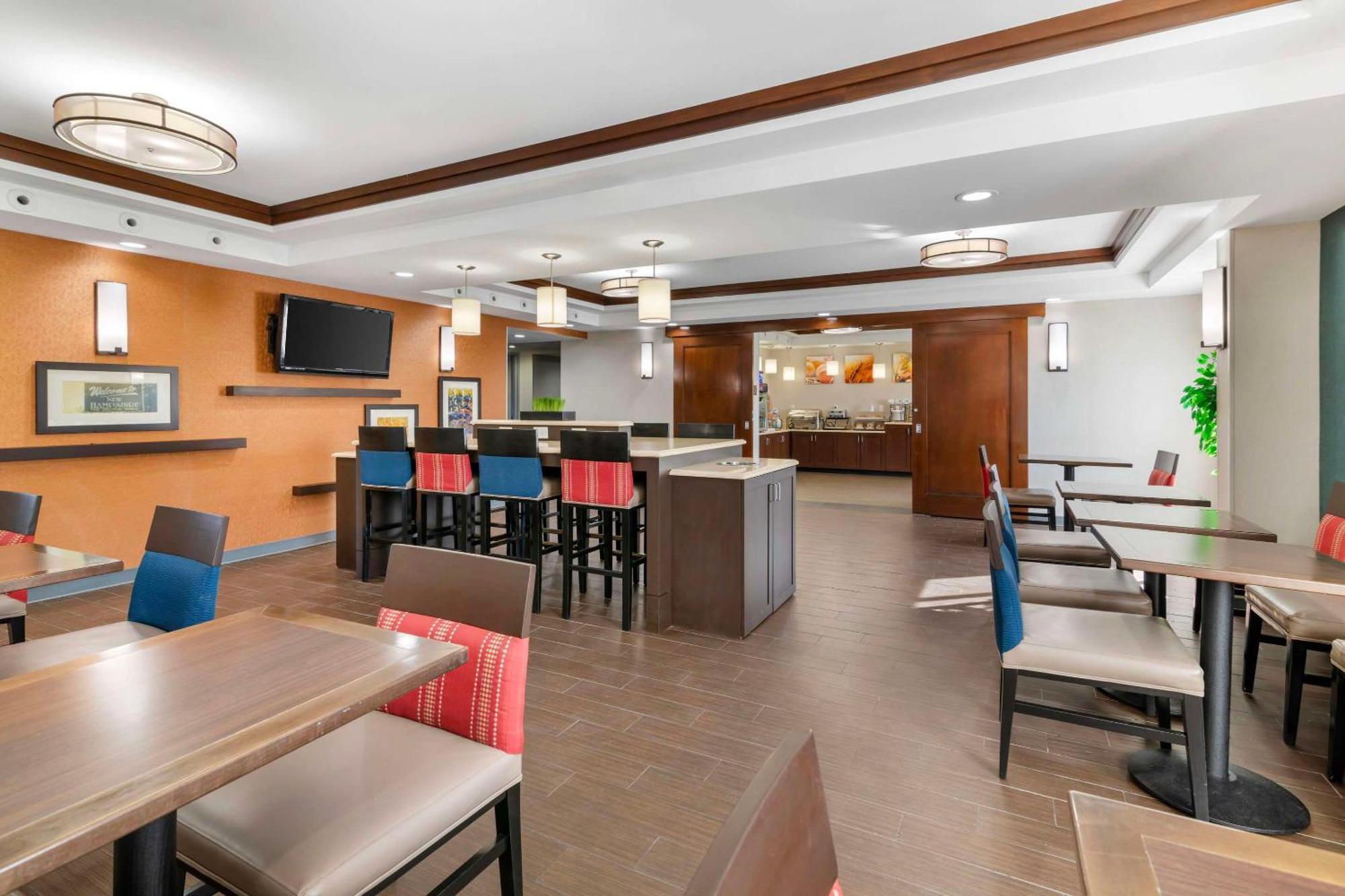Comfort Inn Airport Манчестър Екстериор снимка