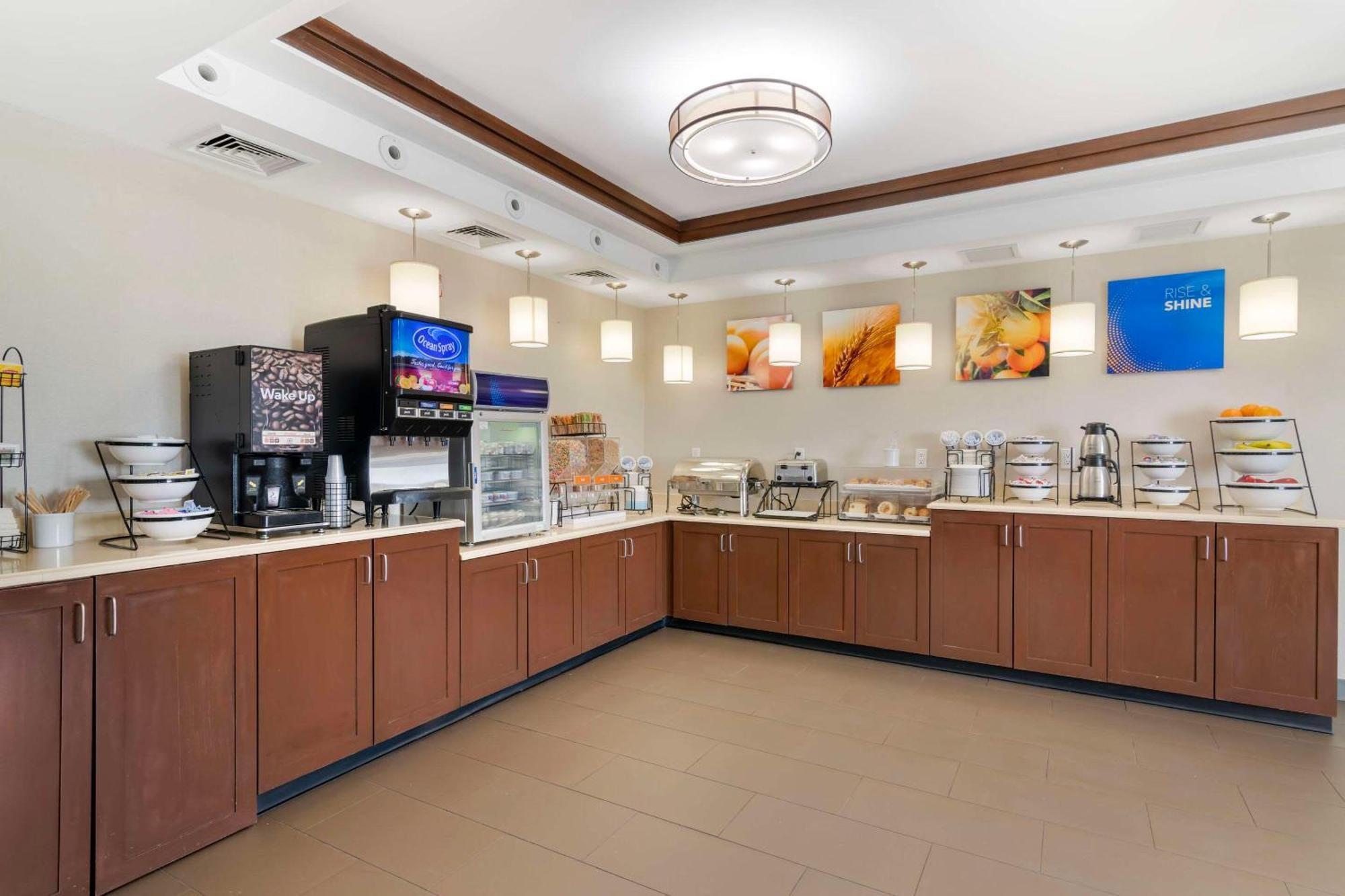 Comfort Inn Airport Манчестър Екстериор снимка